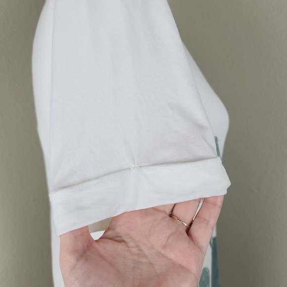 Lululemon high low t-shirt Size 4 white and green cactus short sleeve v-neckline - Picture 7 of 12